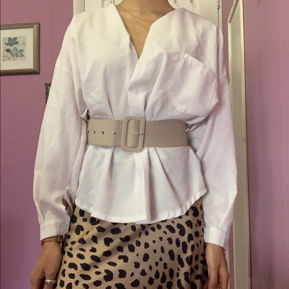 White blouse with balloon sleeves